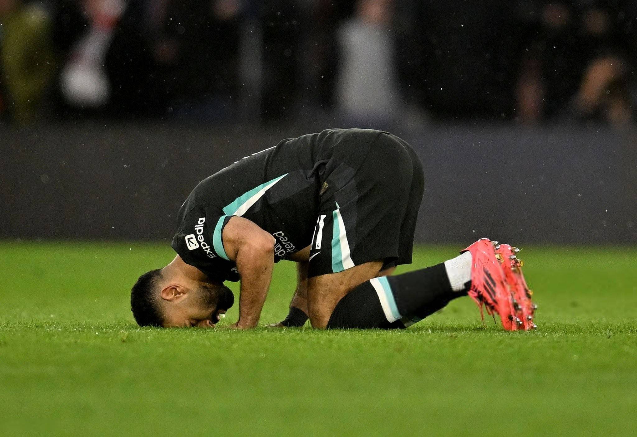 关于利物浦客场失利，领跑形势变得岌岌可危的信息