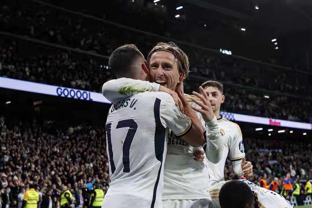 包含战术奏效！莫德里奇双翼齐飞压制曼联整场无力还手！的词条